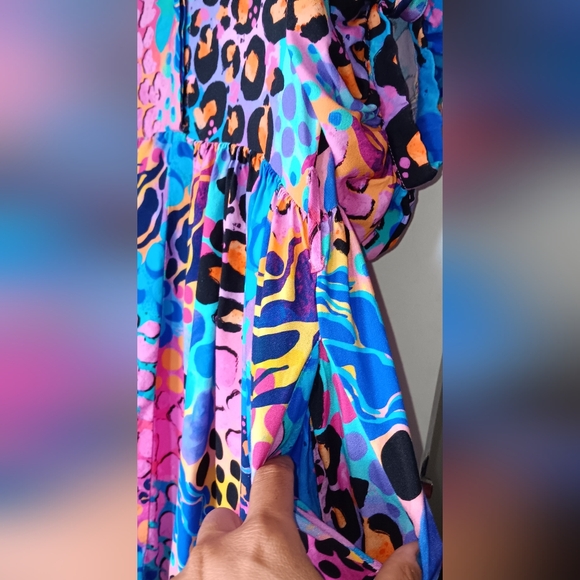 Proud Poppy Dress w/ Pockets & Adjustable Sleeve - Picture 13 of 14